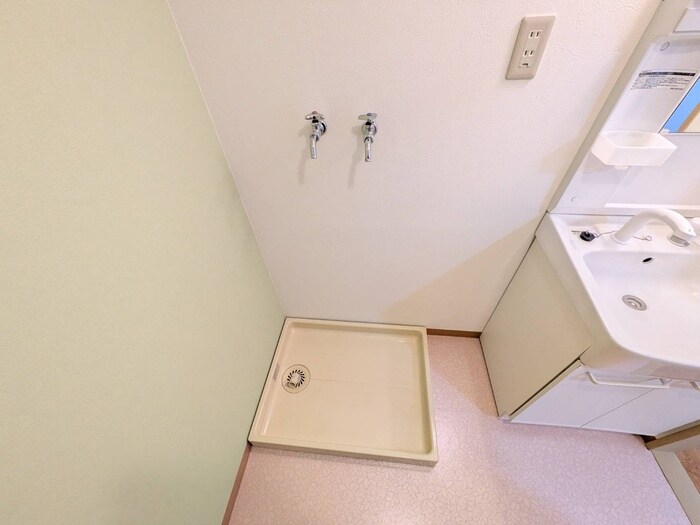 物件内観写真16　(洗濯機置場)