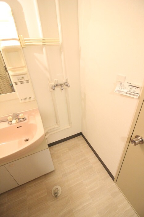 物件内観写真14　(洗濯機置場)