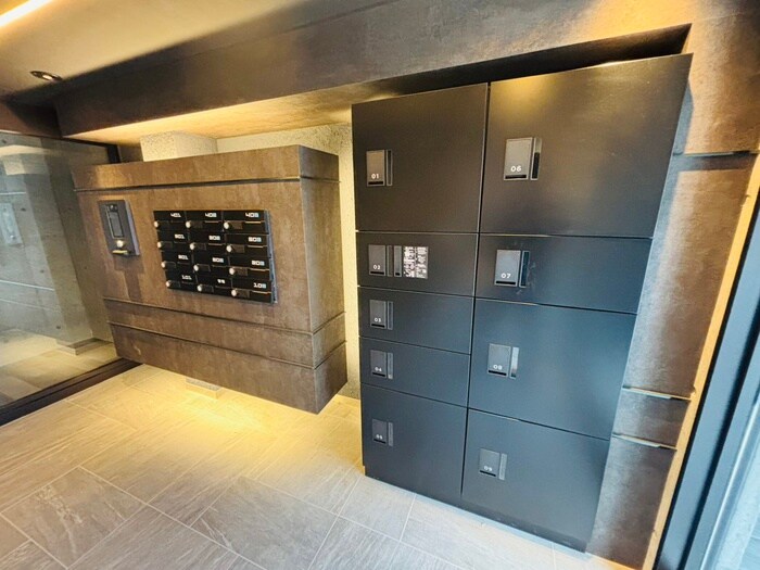 物件外観写真3　(エントランス部分)