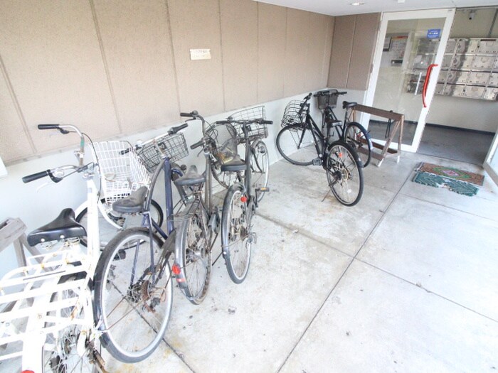 物件外観写真5　(駐輪場)