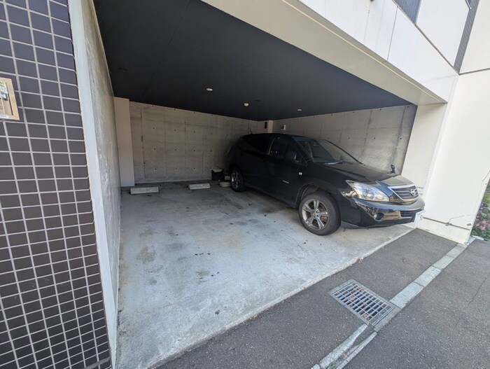 物件外観写真4　(駐車場)