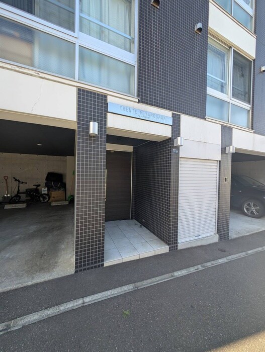 物件外観写真6　(駐車場)