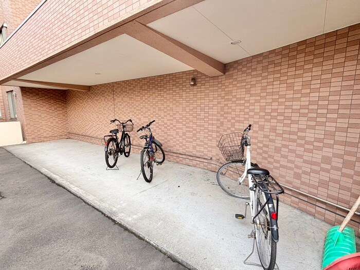 物件外観写真4　(駐輪場)