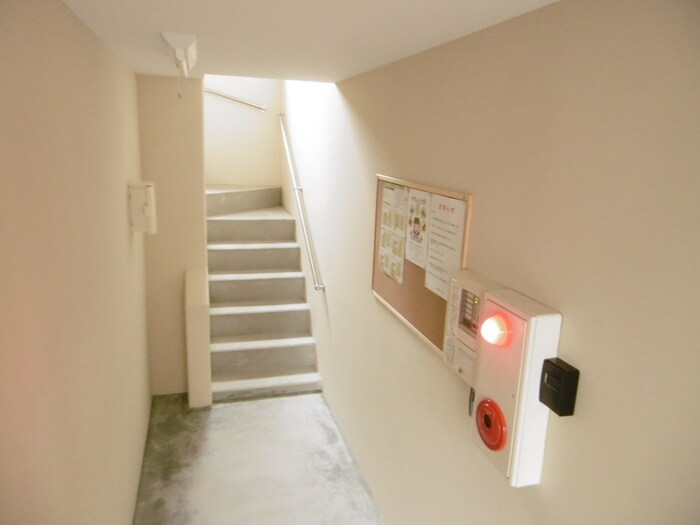 物件外観写真3　(エントランス部分)