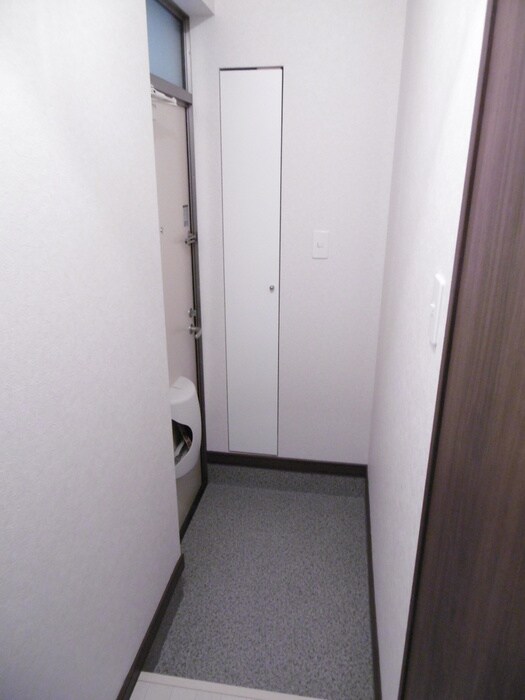 物件内観写真16　(玄関)