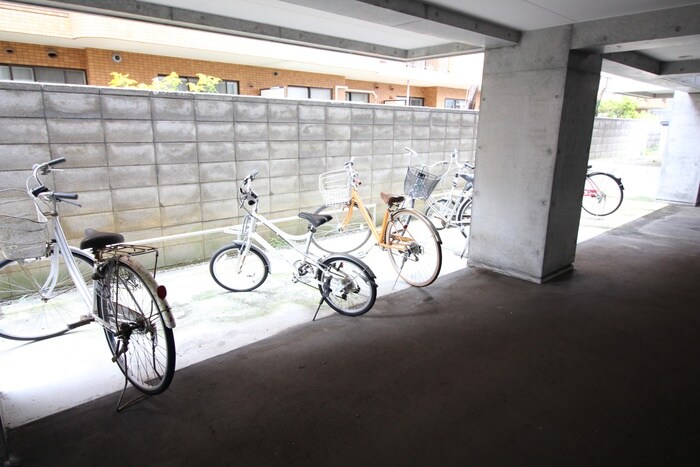 物件外観写真5　(駐輪場)