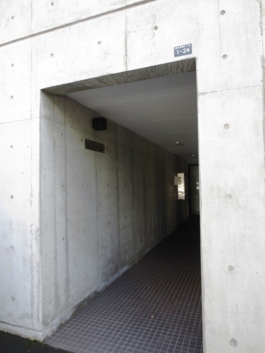 物件外観写真4　(エントランス部分)