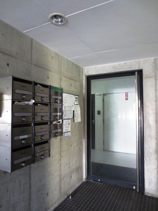 物件外観写真5　(エントランス部分)