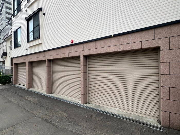 物件外観写真5　(駐車場)