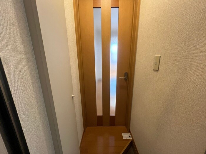 物件内観写真16　(玄関)