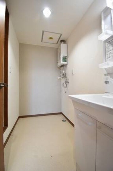 物件内観写真16　(洗濯機置場)