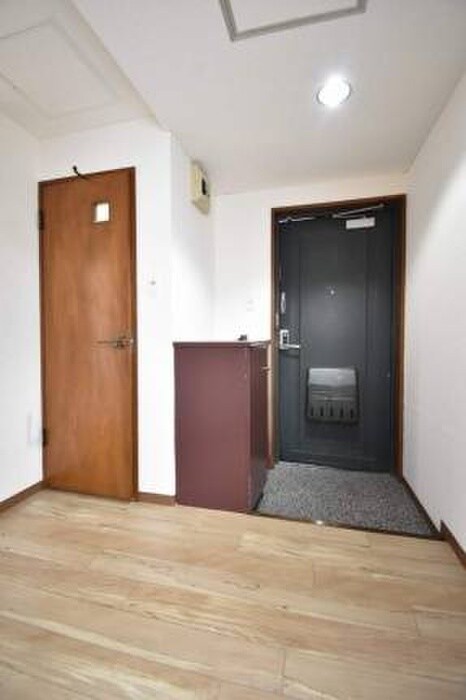 物件内観写真18　(玄関)