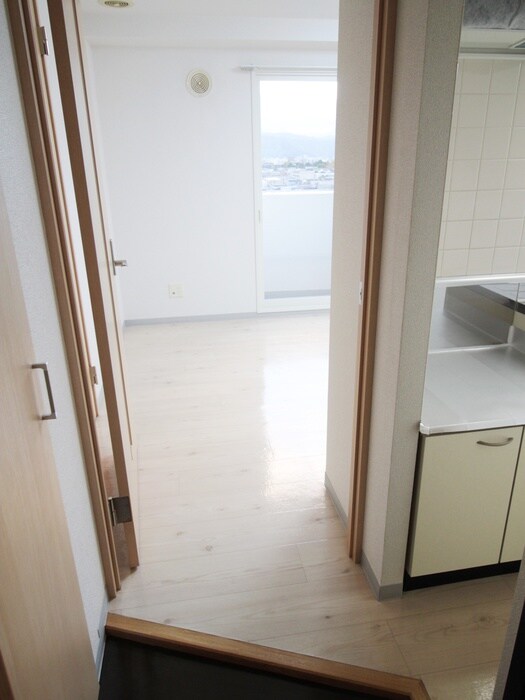 物件内観写真16　(玄関)