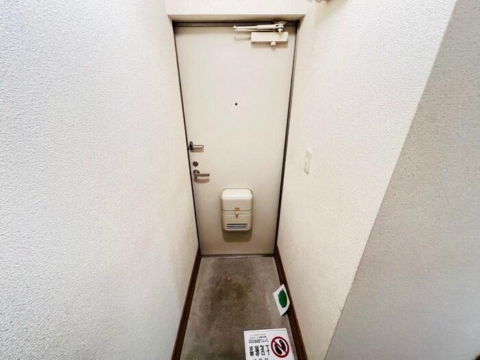 物件内観写真16　(玄関)