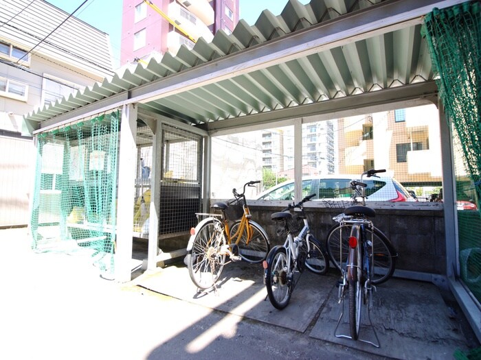 物件外観写真4　(駐輪場)