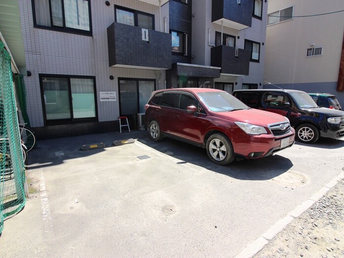 物件外観写真5　(駐車場)