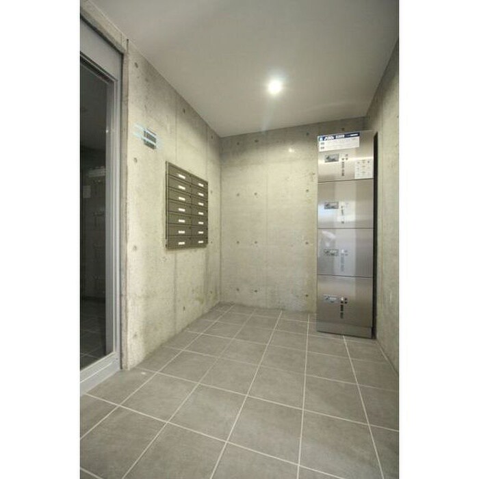 物件外観写真5　(エントランス部分)