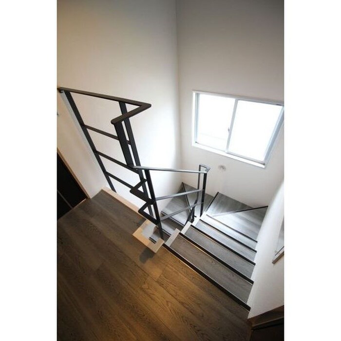 物件外観写真6　(エントランス部分)