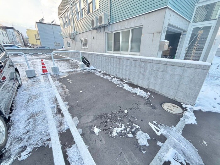 物件外観写真5　(駐車場)