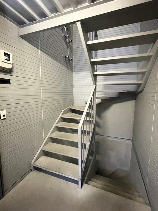 物件外観写真6　(エントランス部分)