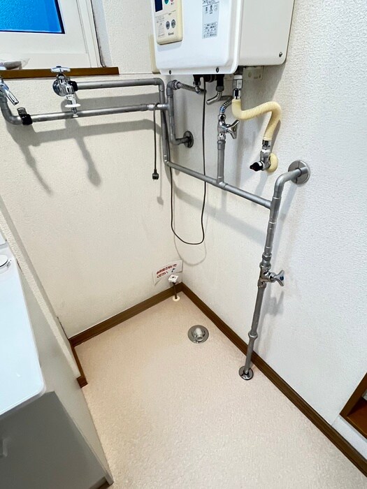 物件内観写真10　(洗濯機置場)