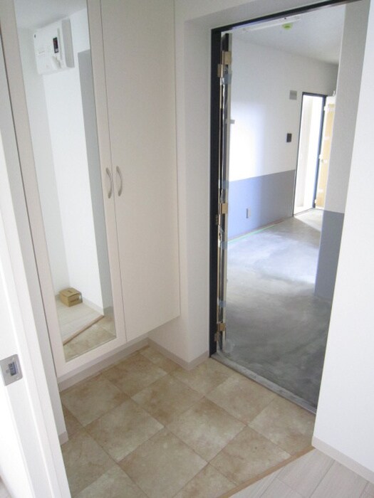 物件内観写真16　(玄関)