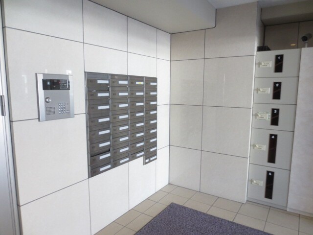 物件外観写真3　(エントランス部分)