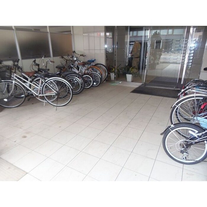 物件外観写真4　(駐輪場)