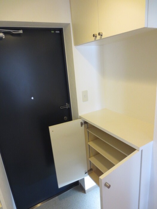 物件内観写真11　(玄関)