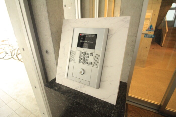 物件外観写真4　(エントランス部分)