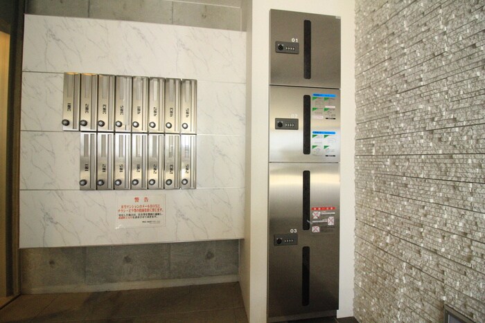 物件外観写真5　(エントランス部分)