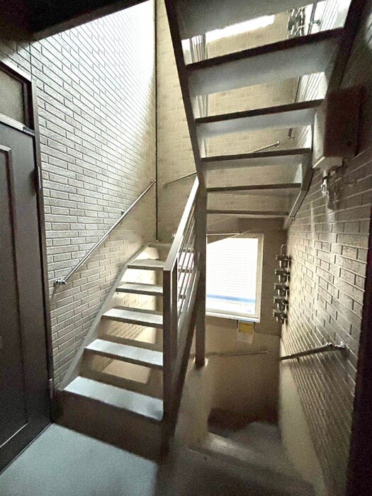 物件外観写真6　(エントランス部分)