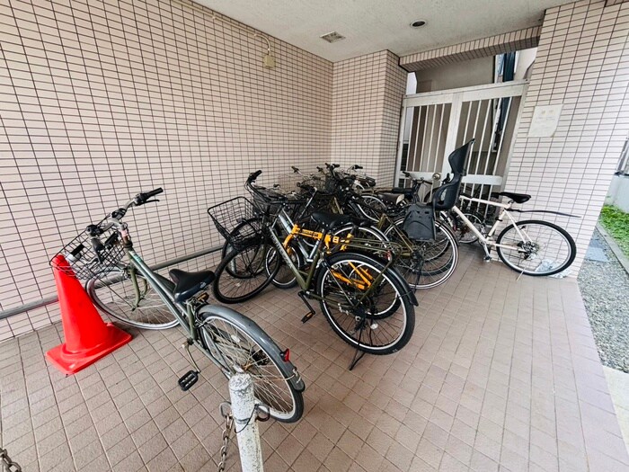 物件外観写真3　(駐輪場)