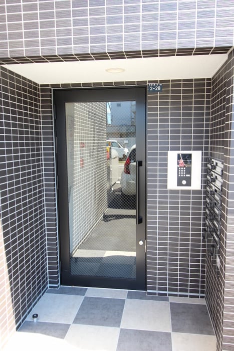 物件外観写真3　(エントランス部分)