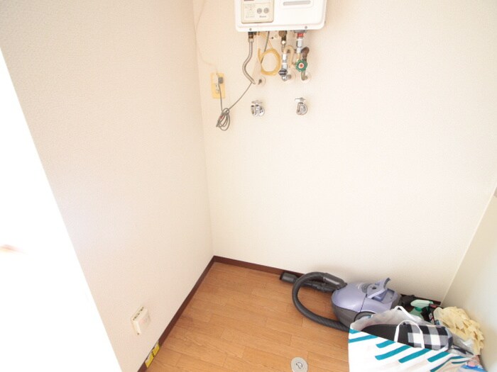 物件内観写真11　(洗濯機置場)