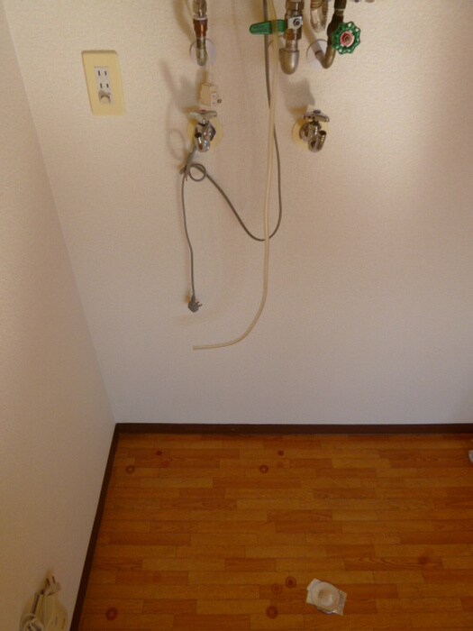 物件内観写真12　(洗濯機置場)