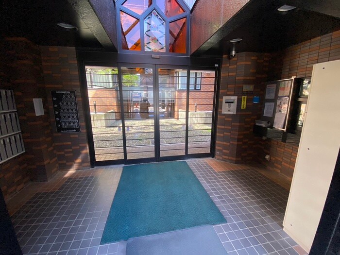 物件外観写真5　(エントランス部分)