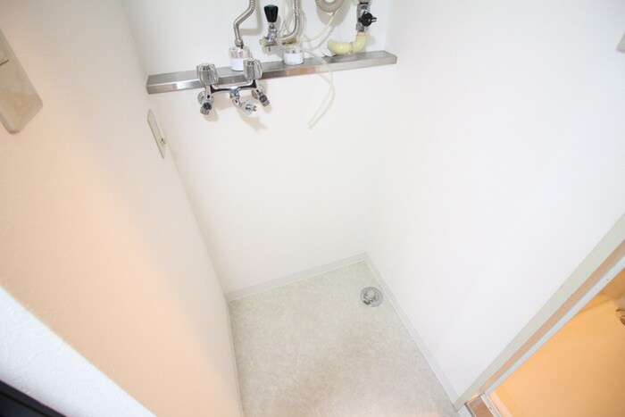 物件内観写真17　(洗濯機置場)