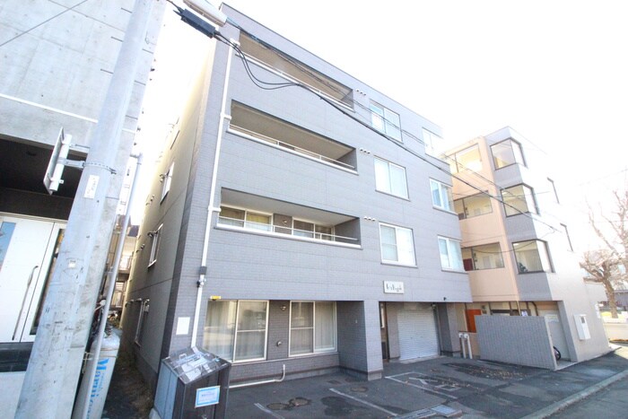 物件外観写真2　(駐車場)