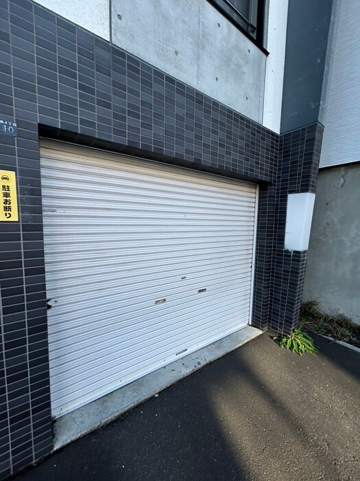 物件外観写真5　(駐車場)