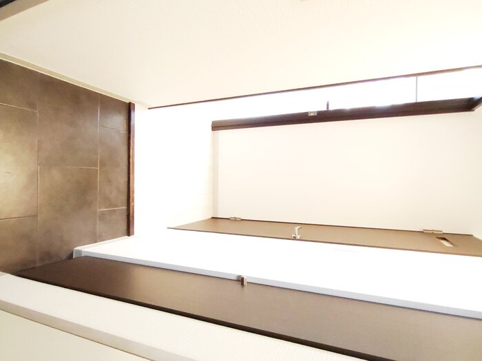 物件内観写真16　(玄関)