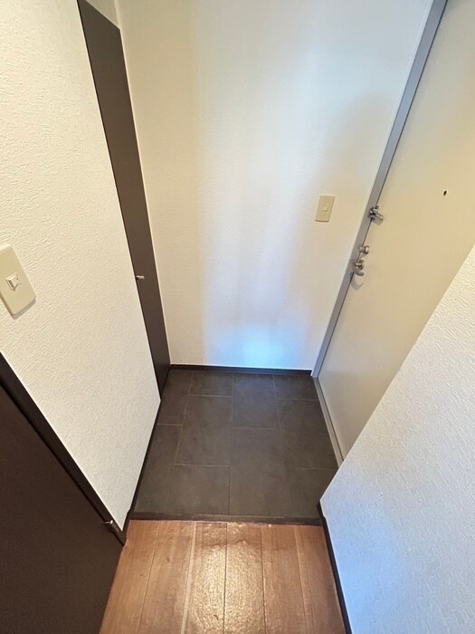 物件内観写真16　(玄関)