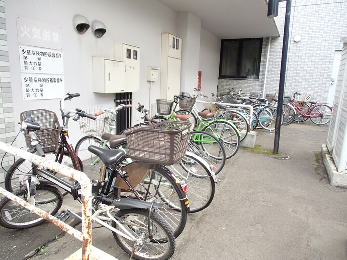 物件外観写真6　(駐輪場)