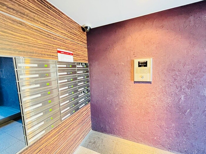 物件外観写真4　(エントランス部分)