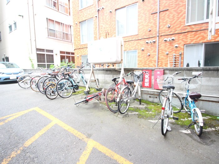 物件外観写真3　(駐輪場)