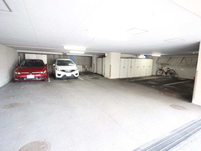 物件外観写真6　(駐車場)