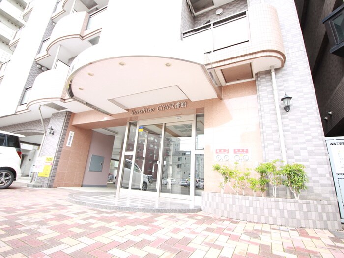 物件外観写真2　(エントランス部分)