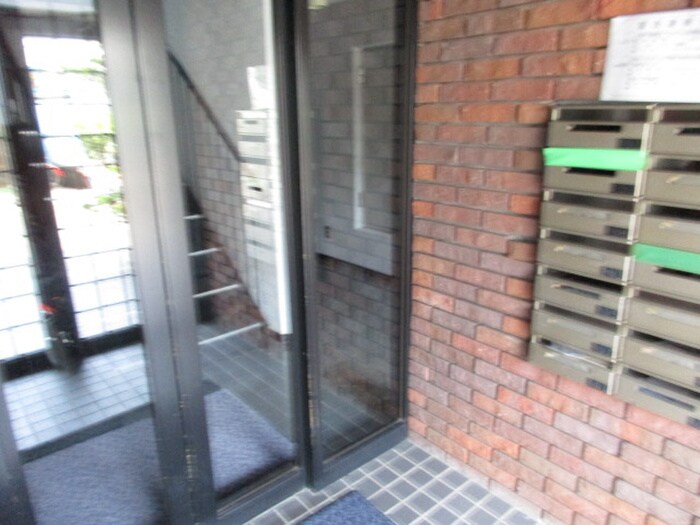 物件外観写真5　(エントランス部分)
