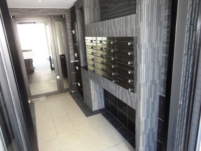 物件外観写真4　(エントランス部分)