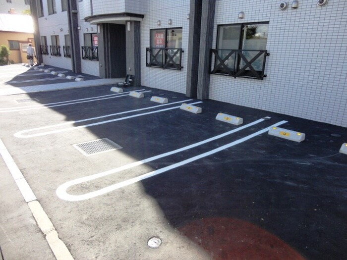 物件外観写真5　(駐車場)